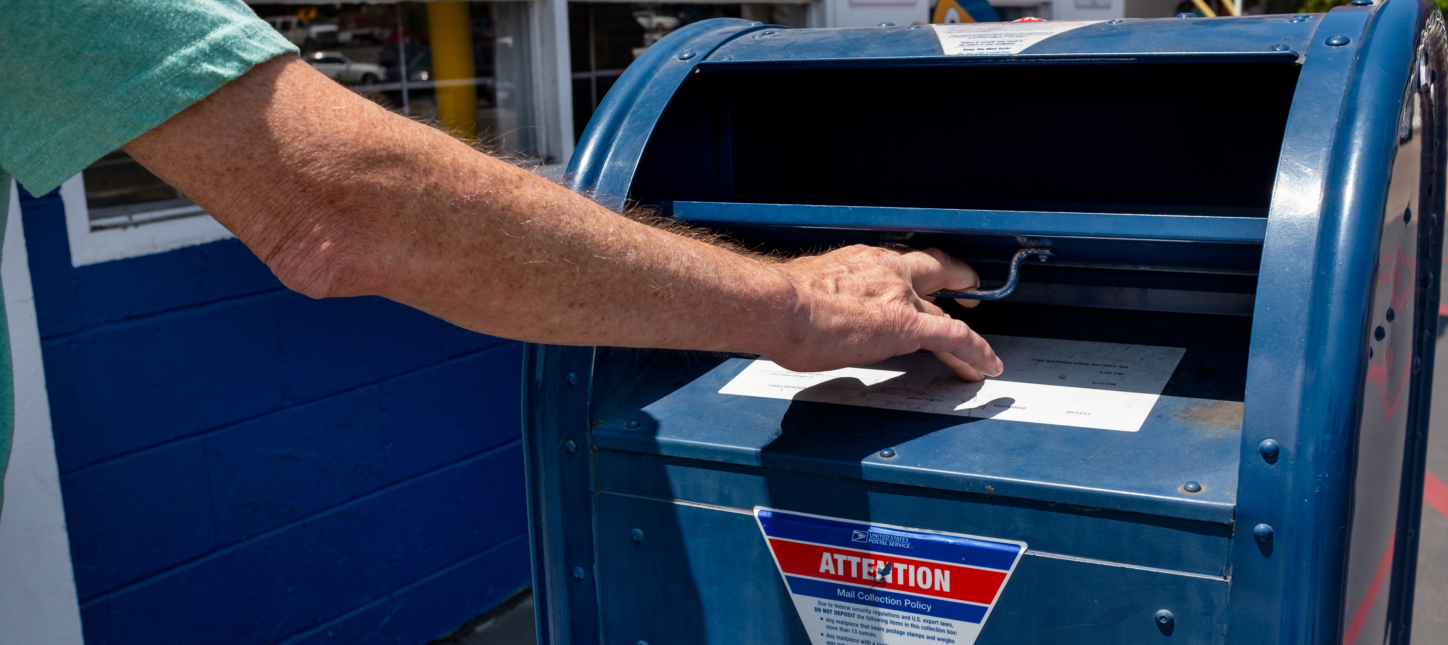 A growing number of people in Lakewood Ranch, Florida are coming forward with stories of mail theft.