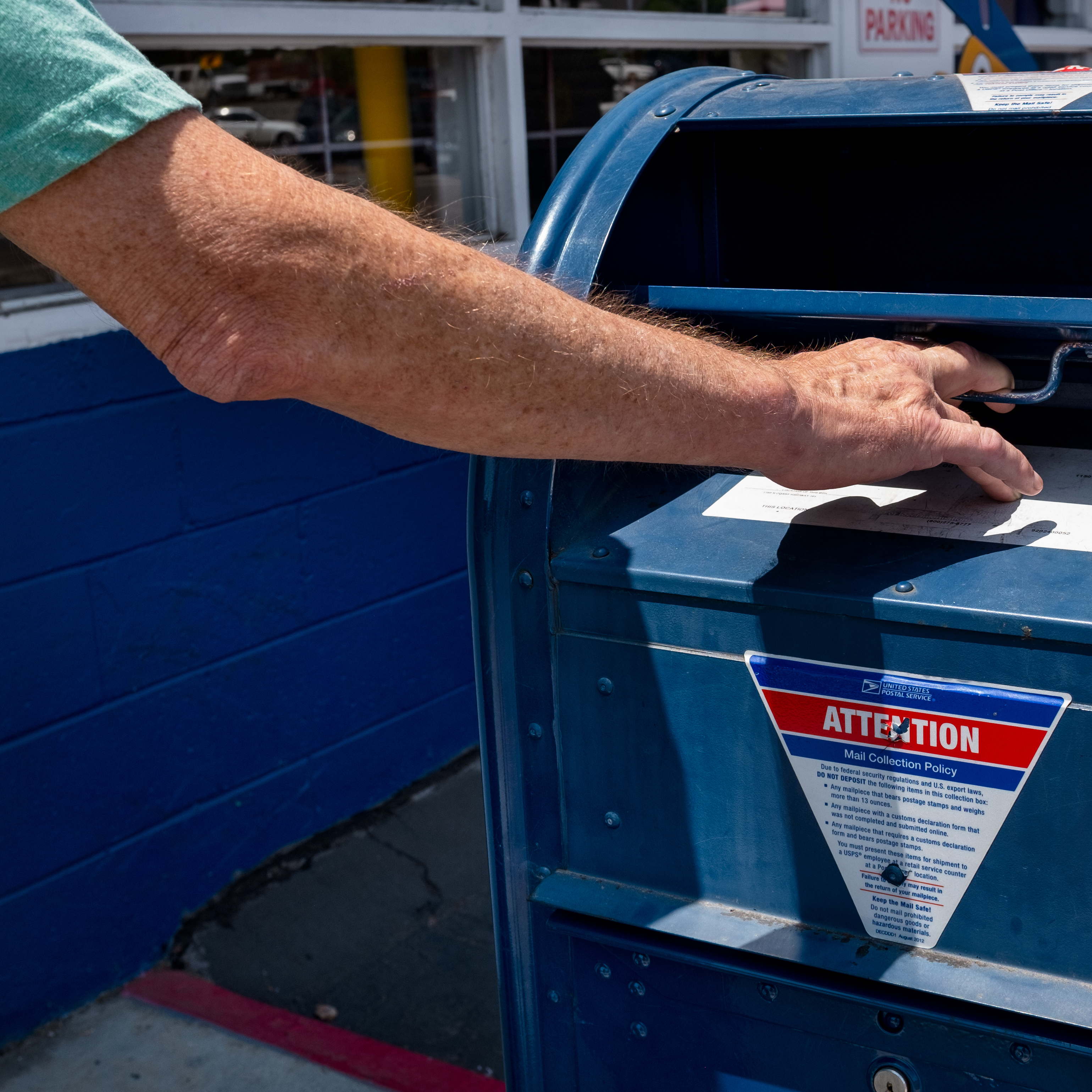 A growing number of people in Lakewood Ranch, Florida are coming forward with stories of mail theft.