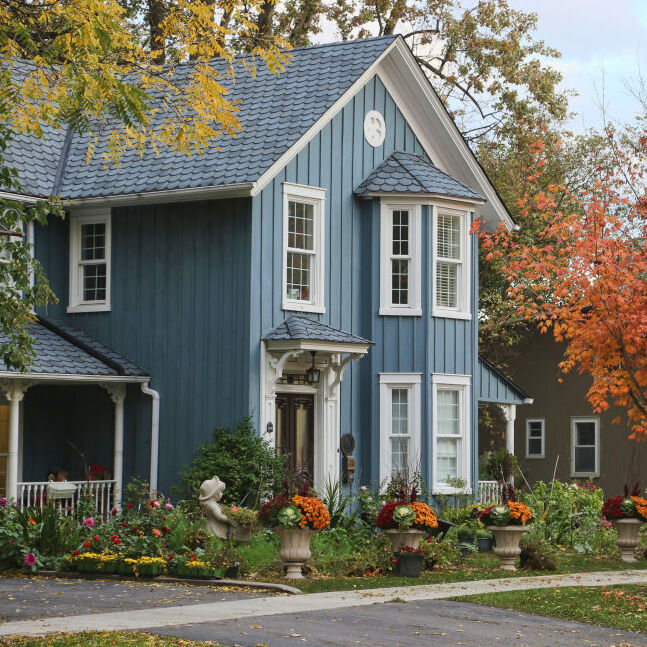 Old house pictured during the autumn season.