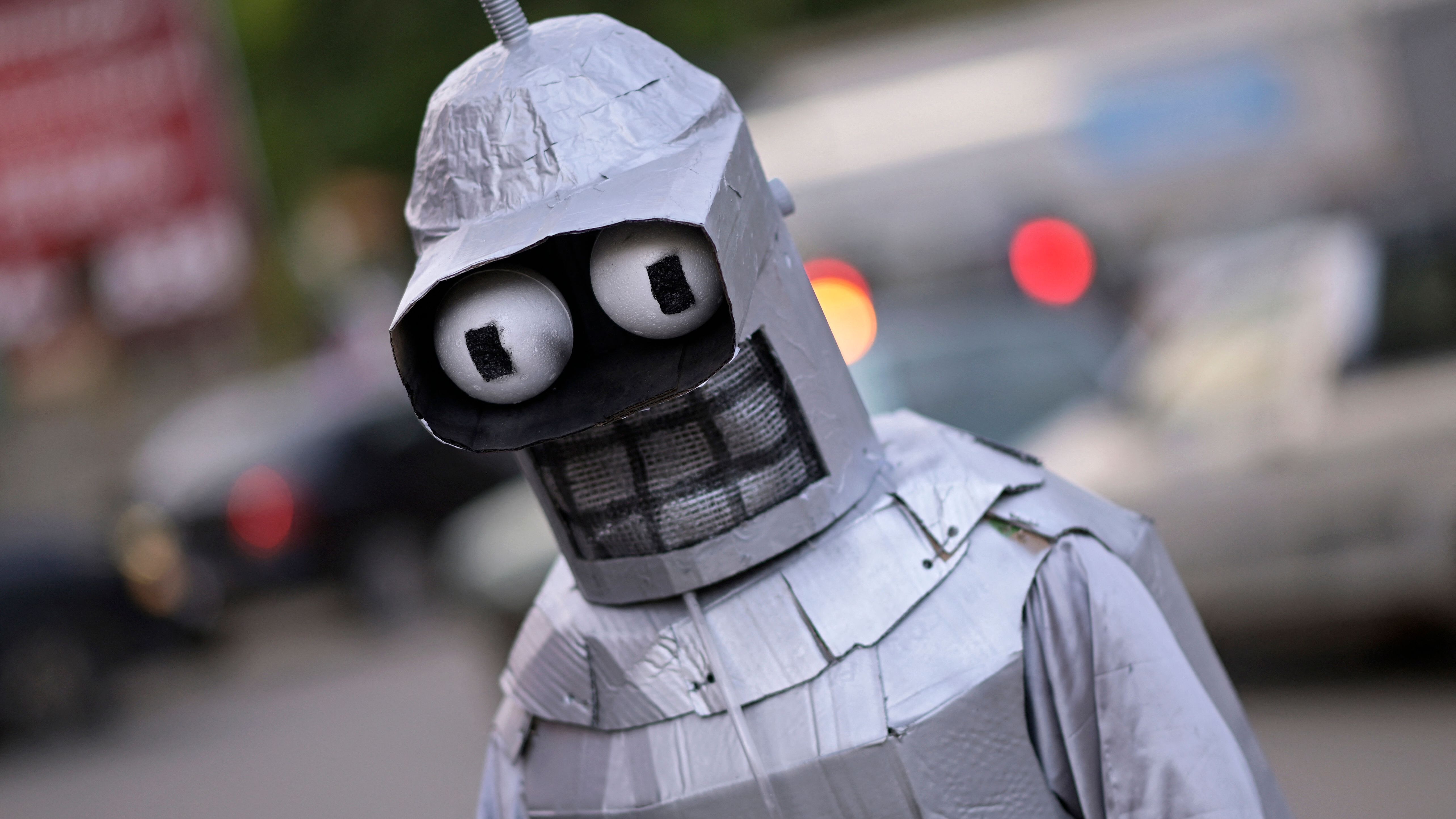 Humans pose as AI chatbots on viral website