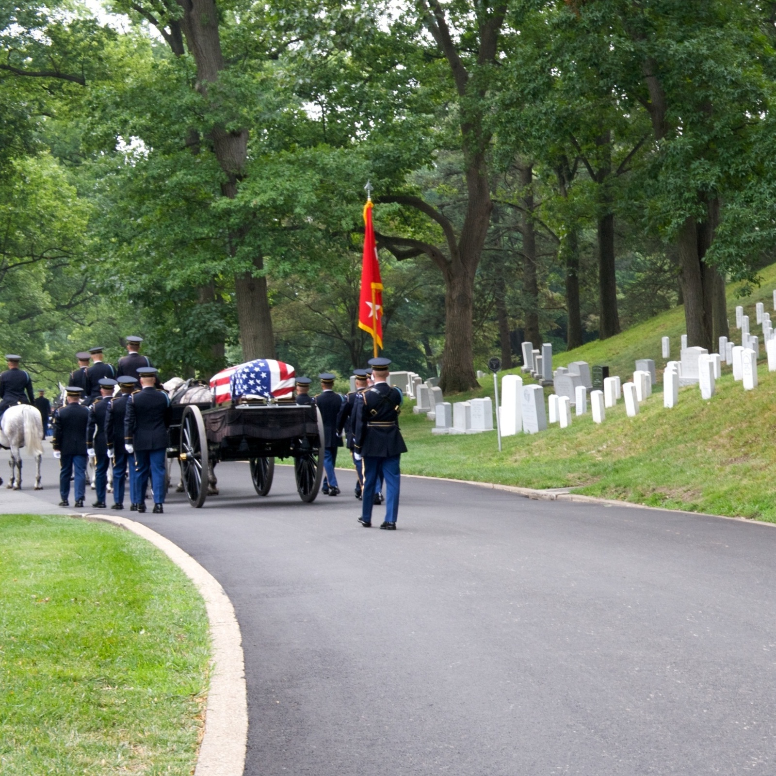 A phot of Donald Trump next to a photo of a funeral at Arlington National Cemetery