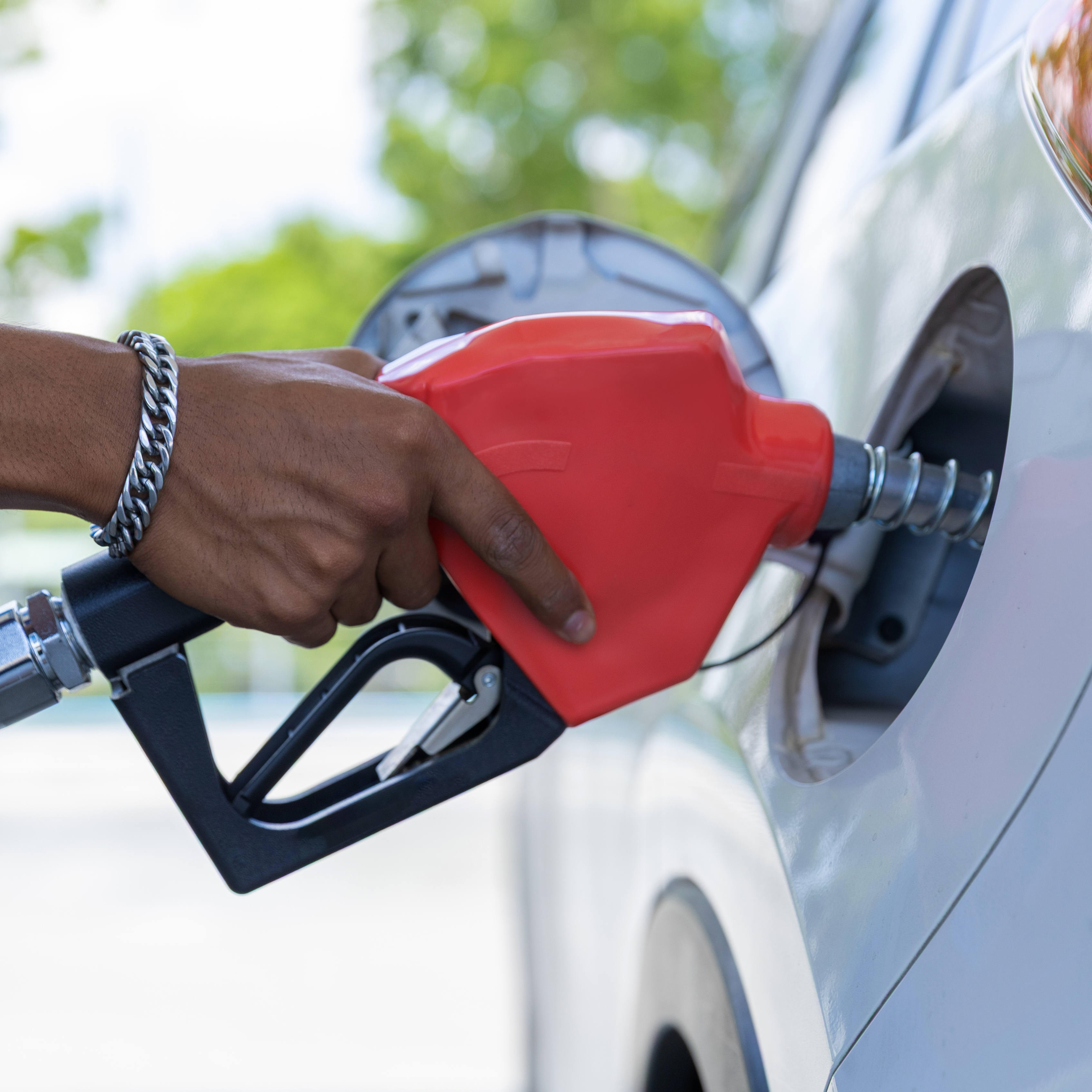 Gas prices remain high across the U.S.