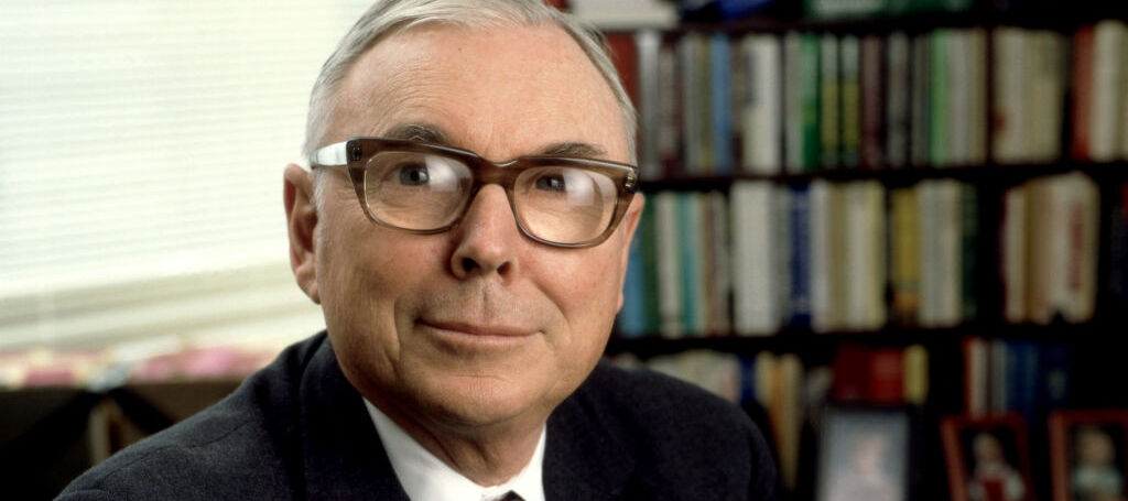 American billionaire investor Charles Munger poses for a portrait with his arms folded in Los Angeles, California, March 9, 1988.