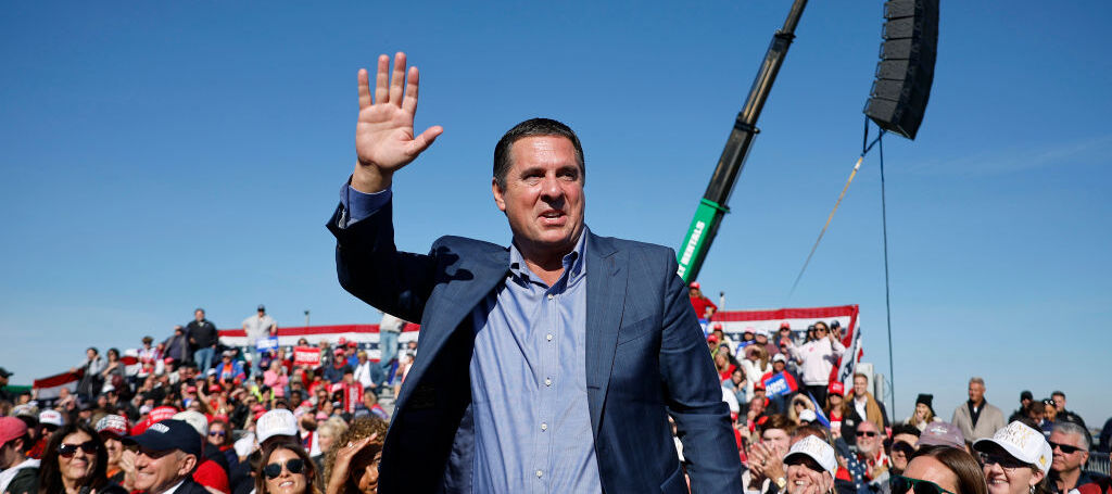 Photo of Devin Nunes waving amid a crowd