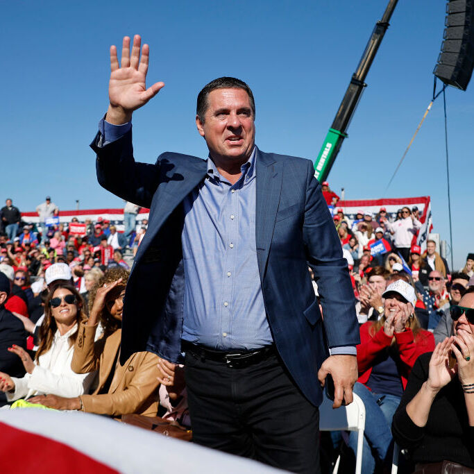 Photo of Devin Nunes waving amid a crowd