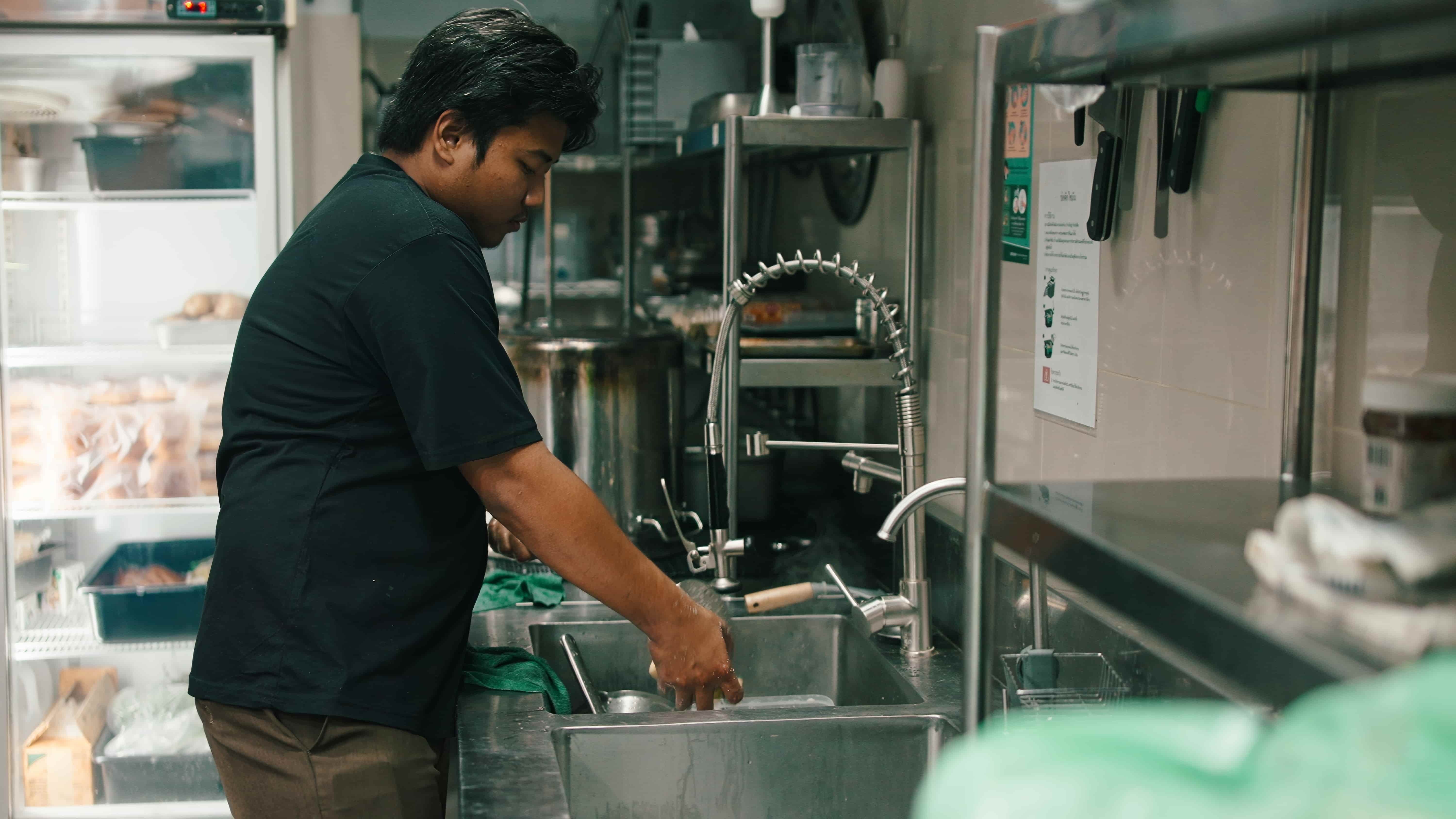Restaurants scramble to replace dishwashers as immigration crackdown and worker shortages drive turnover to the highest rate of any industry