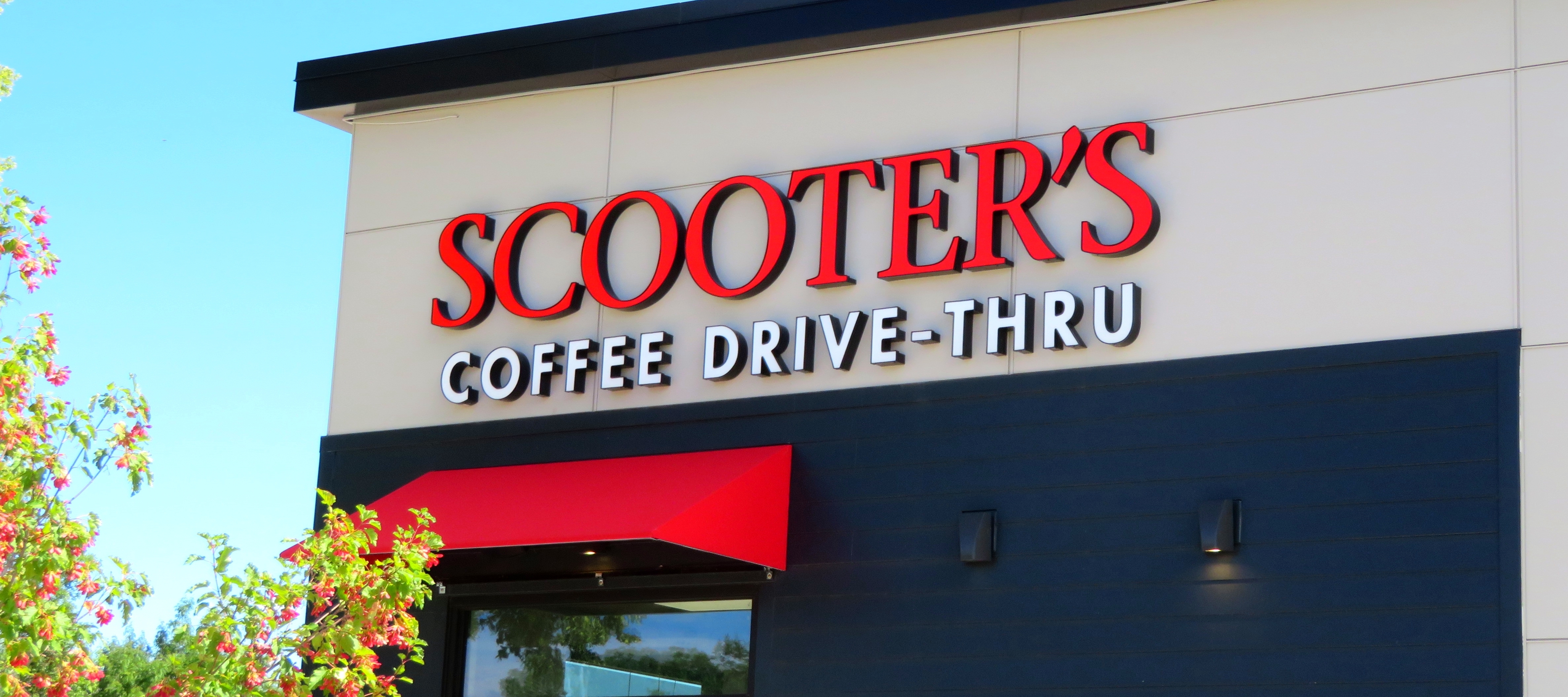 Exterior view of Scooter's Coffee drive thru