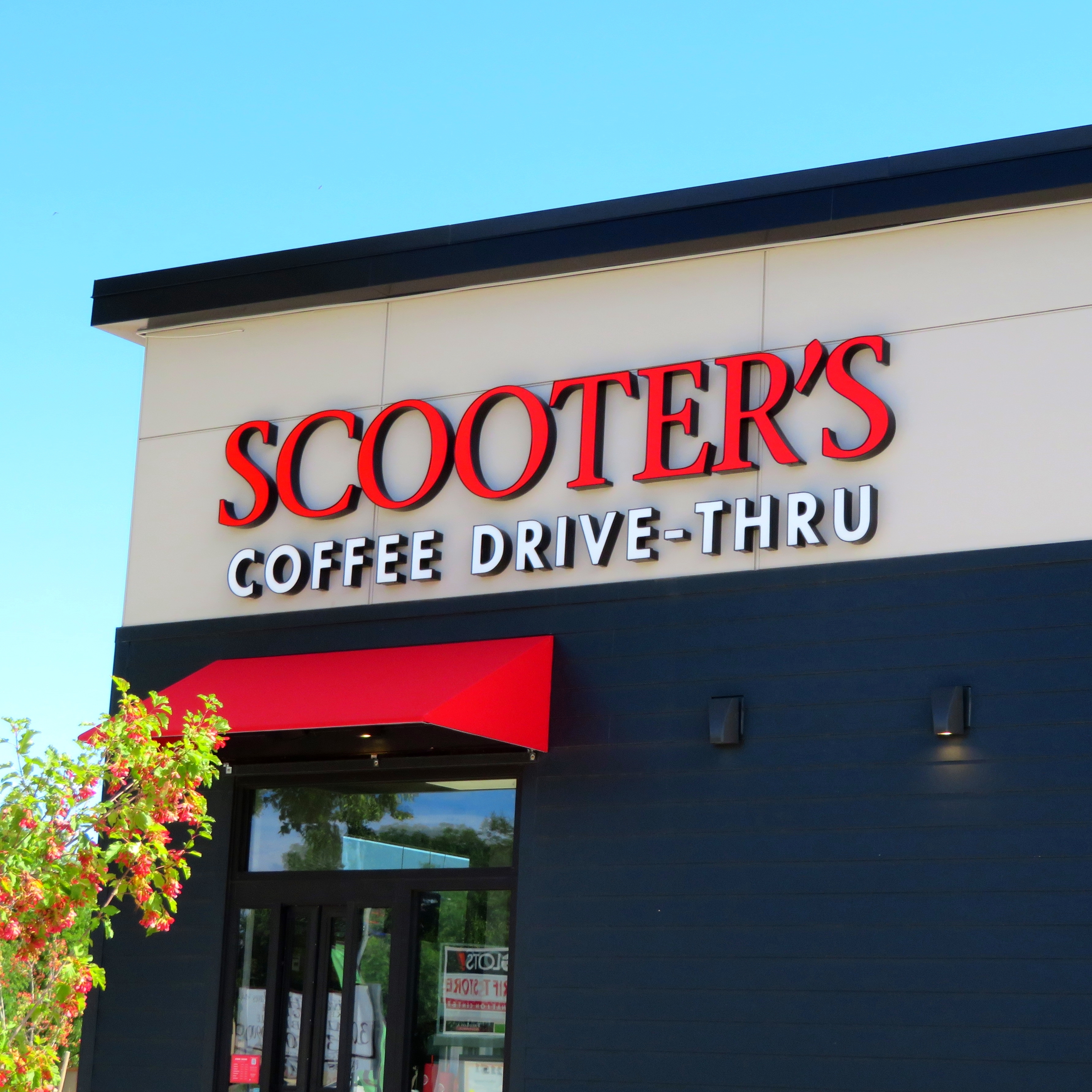 Exterior view of Scooter's Coffee drive thru
