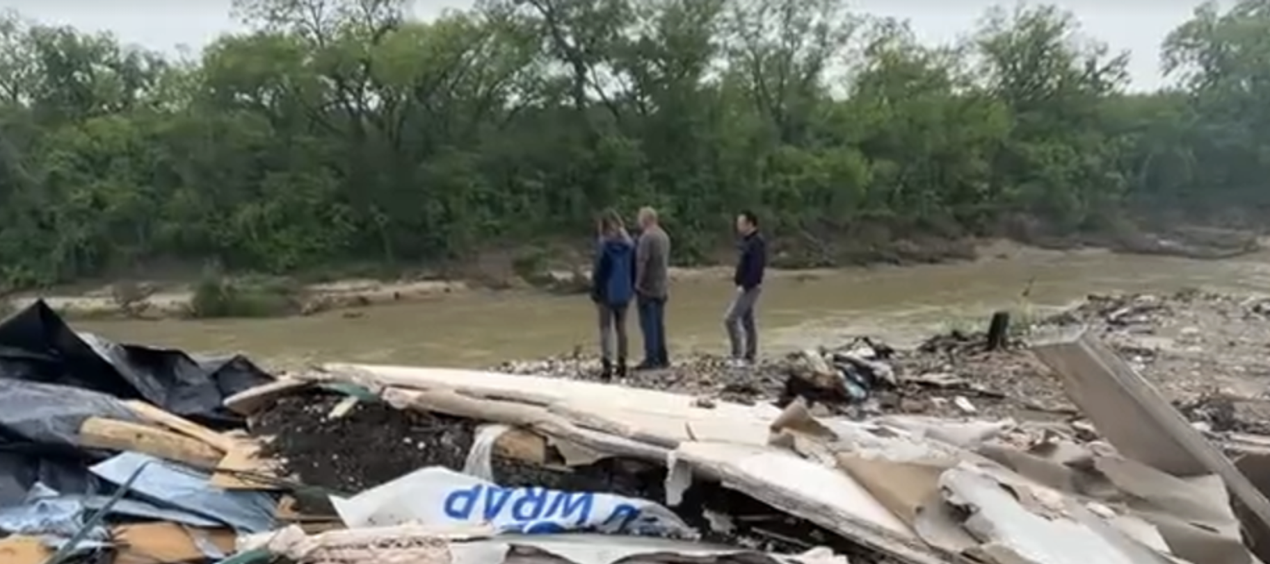 Photo of garbage around the Trinity River in Dallas