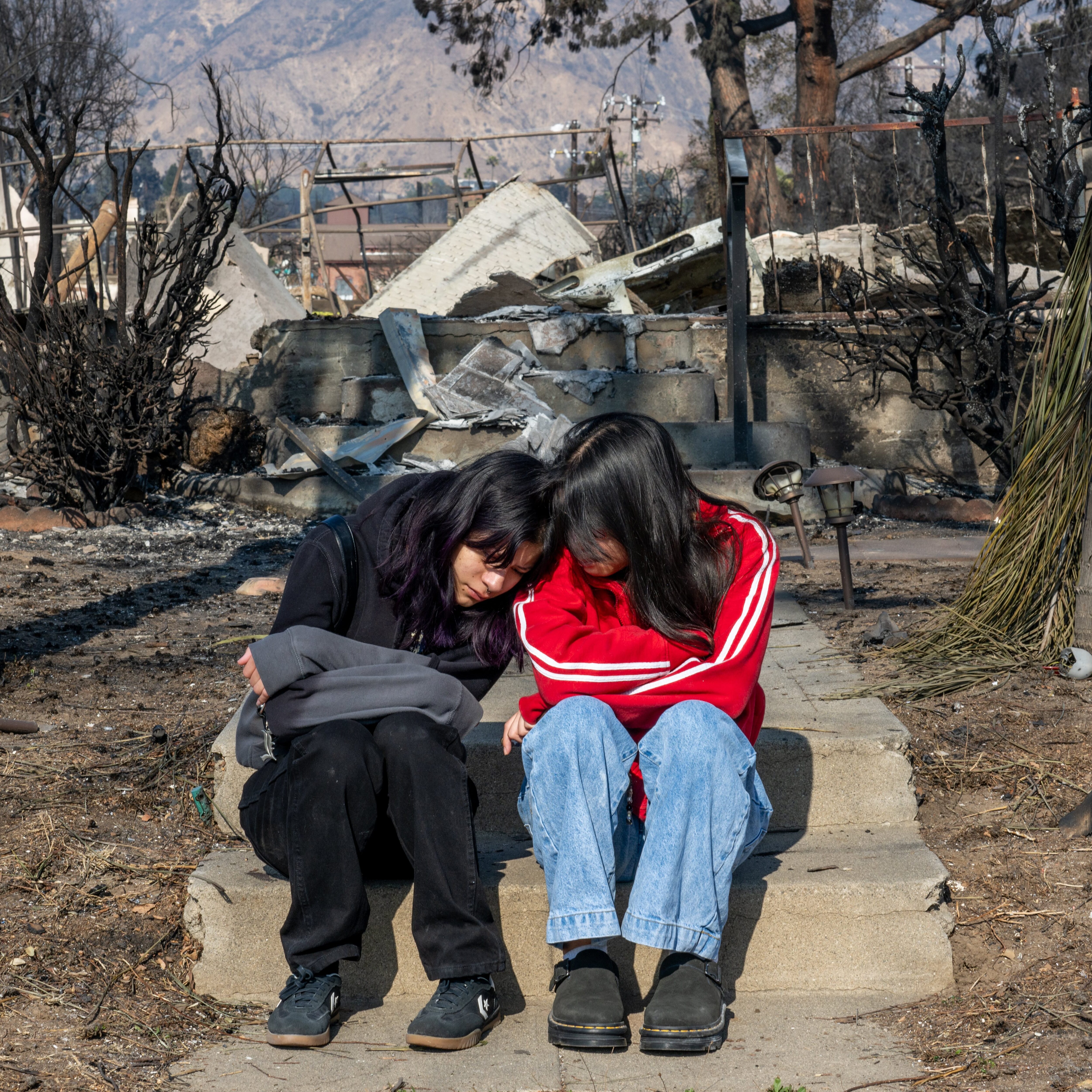 Sisters Emilee and Natalee De Santiago mourn the loss of their home in Altadena, Cali. in January 2025.