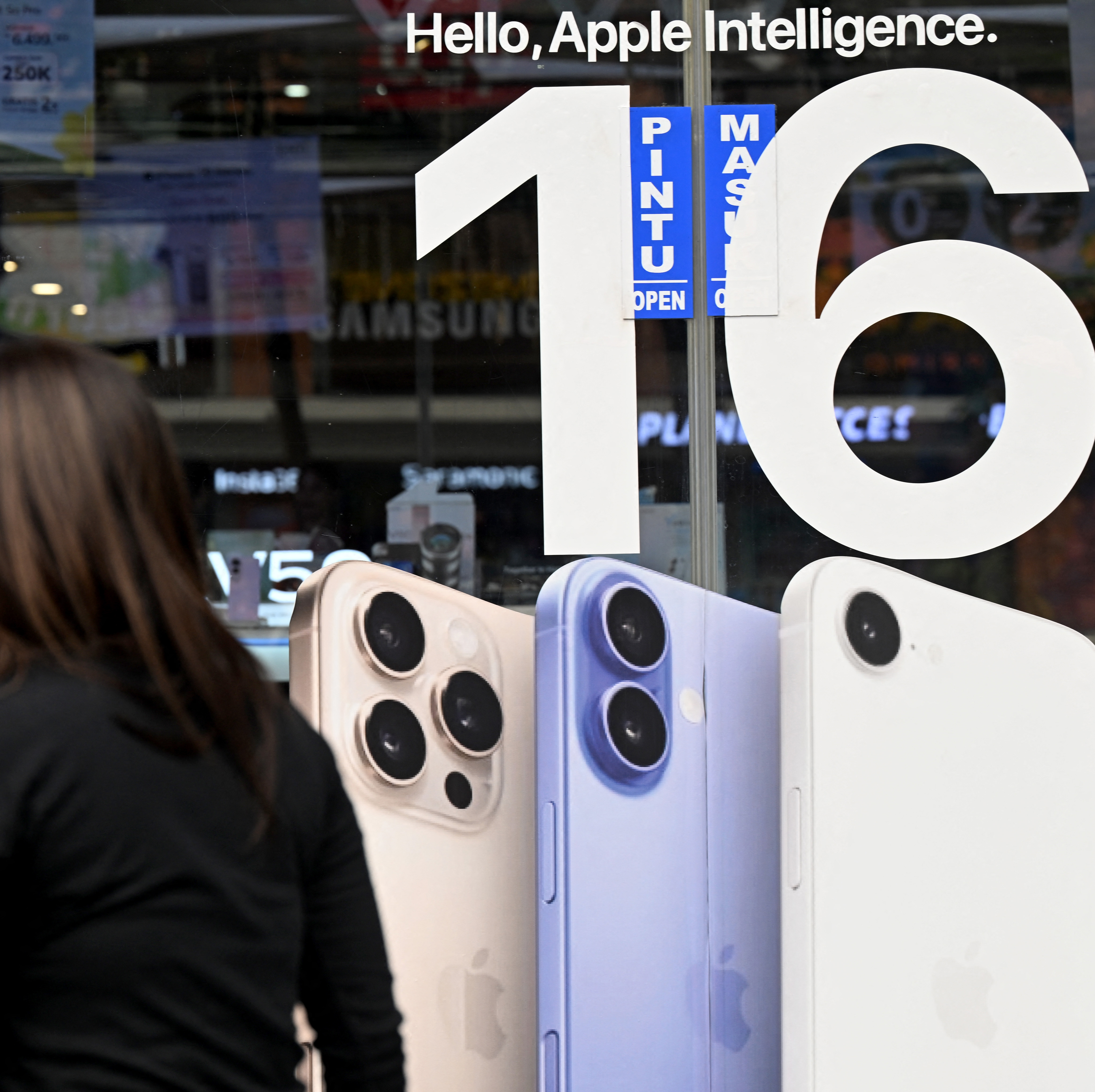 Apple intelligence marketed to customer via Apple store window display.
