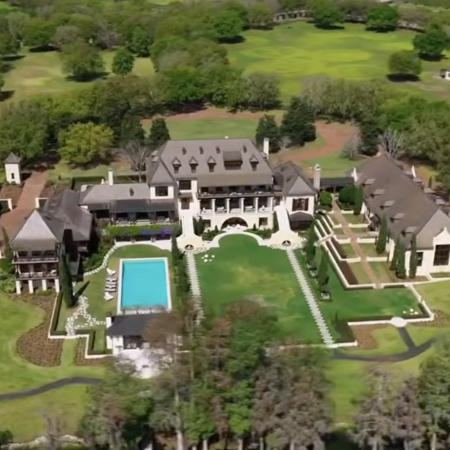 An overhead shot Thonotosassa estate by drone.