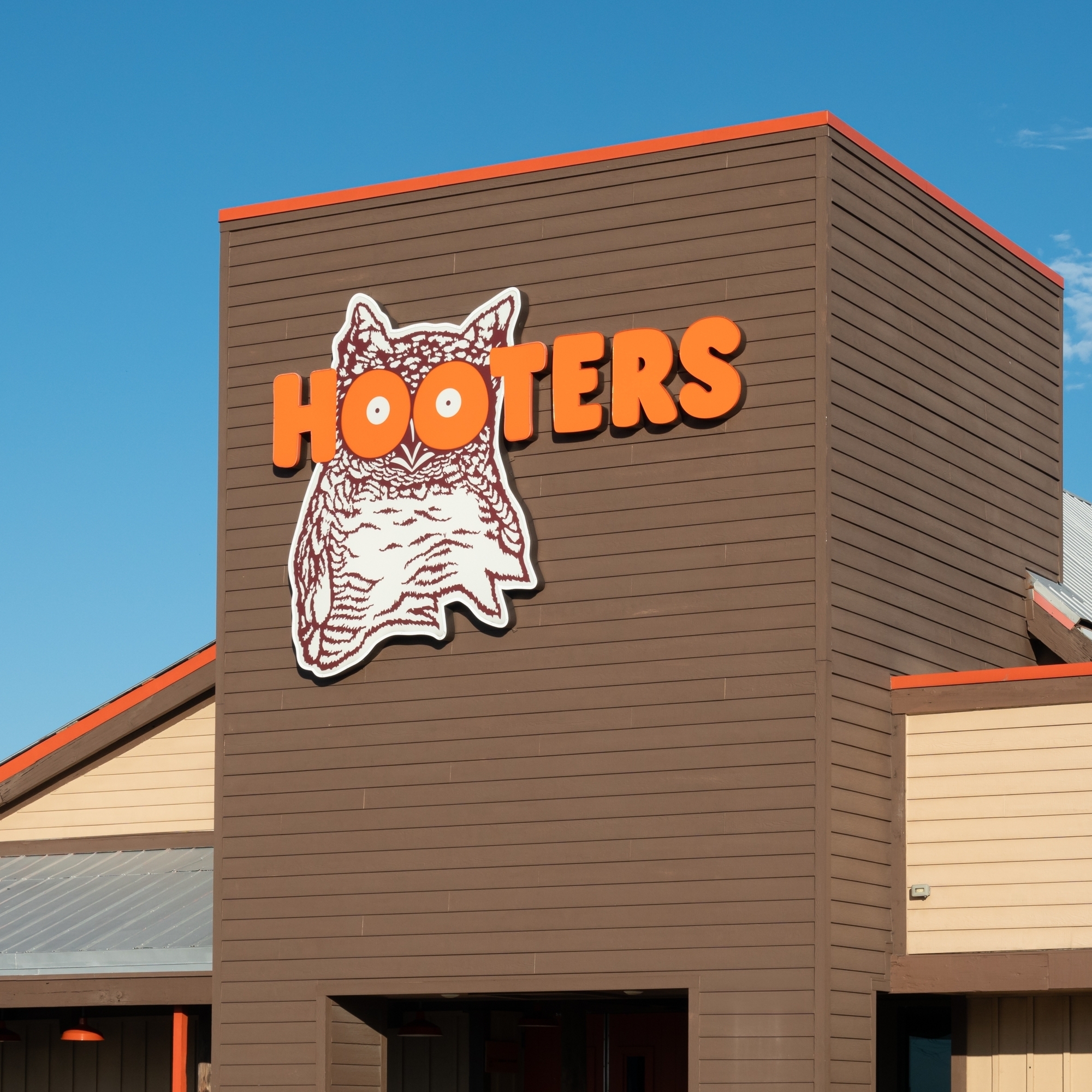 Exterior of Hooters restaurant