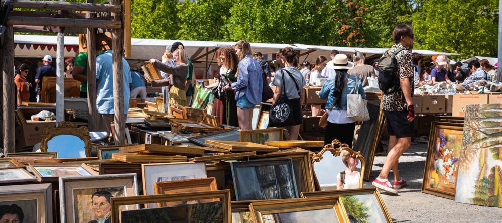 A photo of a flea market
