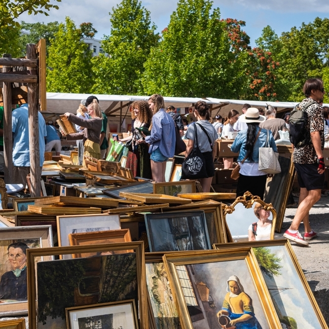 A photo of a flea market