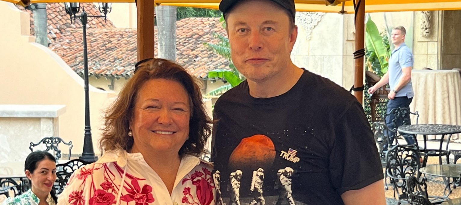 Gina Rinehart poses for a photo with Elon Musk.