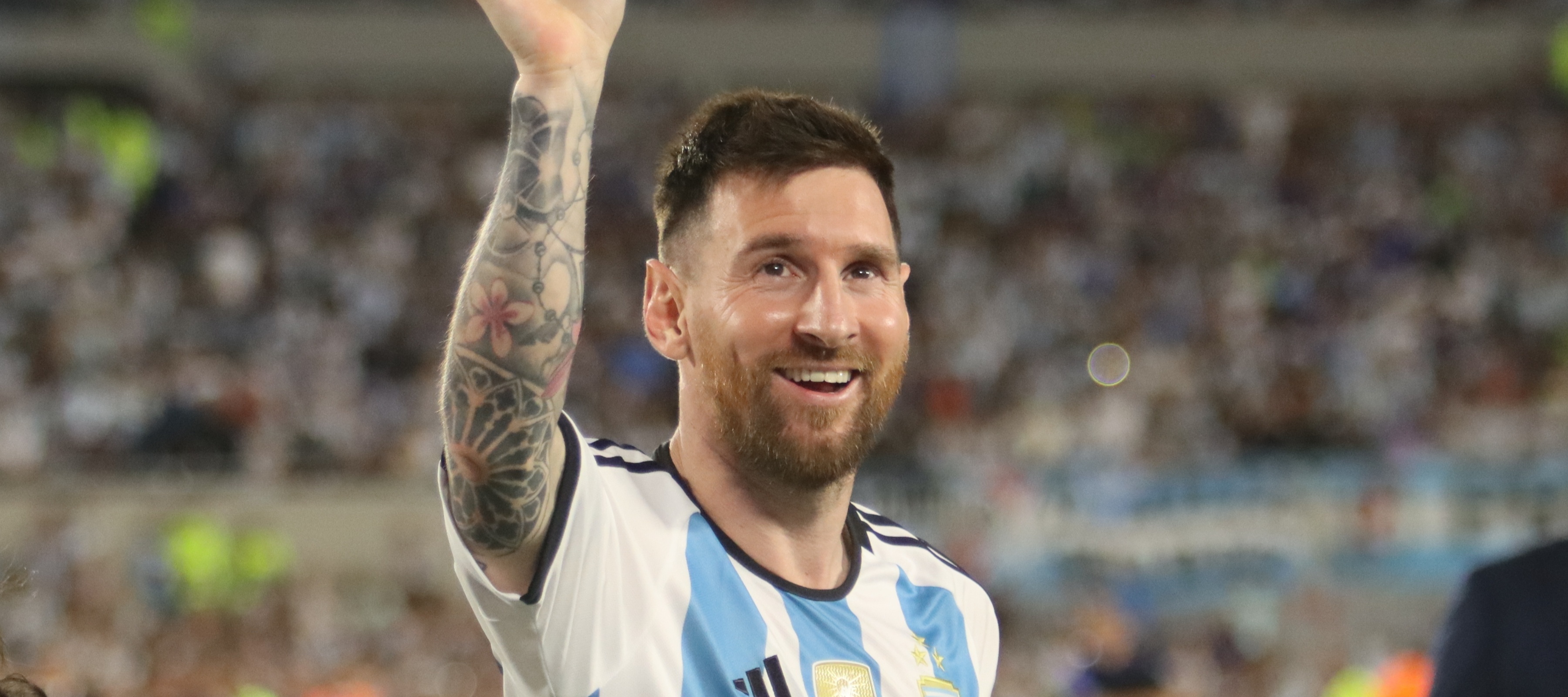 Argentina's Lionel Messi raises his hand and waves to the crowd