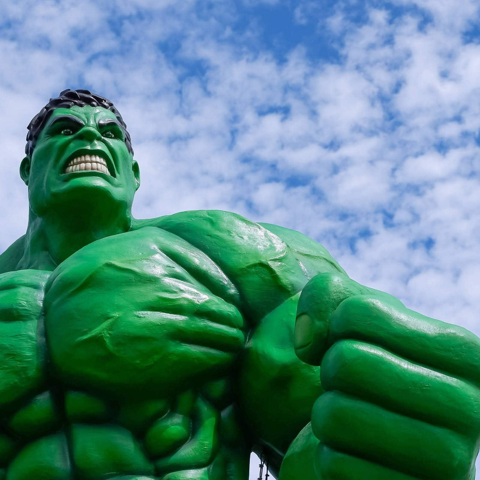 A statue of The Incredible Hulk in front of a blue sky