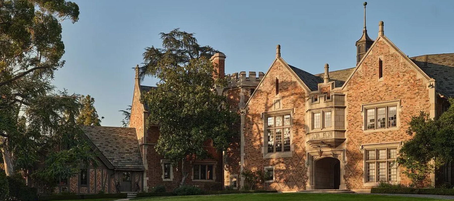 The outside of Wayne Manor, the house used in Batman, at 380 S San Rafael Ave in Pasadena California