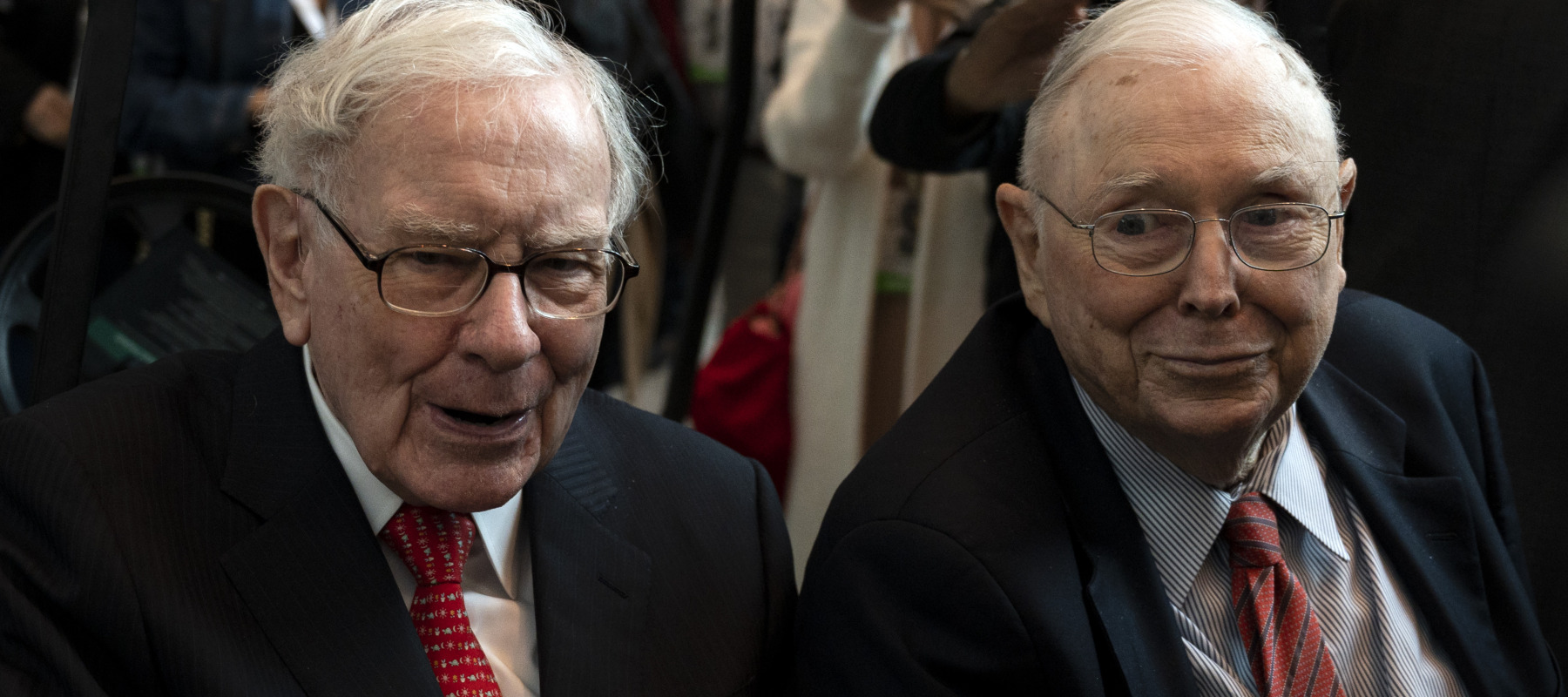 Warren Buffett (L), CEO of Berkshire Hathaway, and vice chairman Charlie Munger attend the 2019 annual shareholders meeting in Omaha, Nebraska, May 3, 2019.