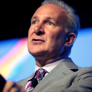 L: Donald Trump, R: Peter Schiff