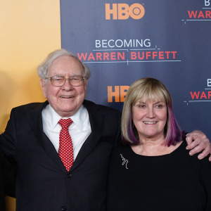Warren Buffett with two of his three adult children, Peter Buffett and Susie Buffett.