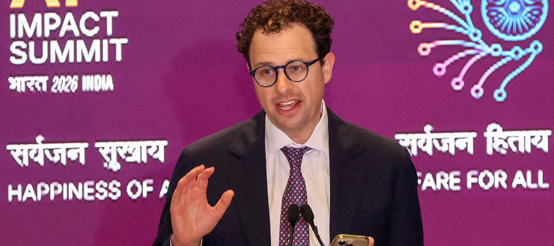 INDIA-TECHNOLOGY-AI-DIPLOMACY Anthropic CEO Dario Amodei delivers a speech during the AI Impact Summit in New Delhi on February 19, 2026.