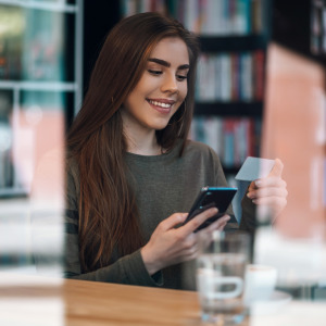 girl making venmo payment