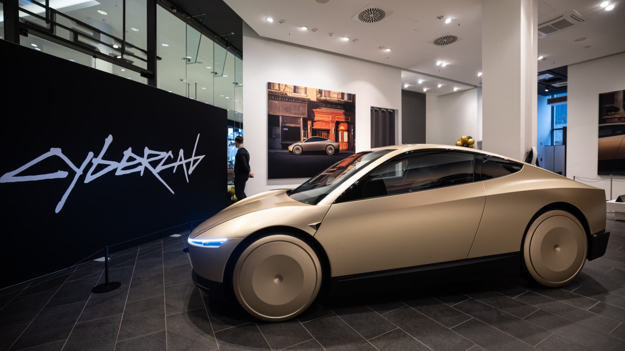 Hacker Exposes Tesla's Concealed Crash Data in Landmark Lawsuit