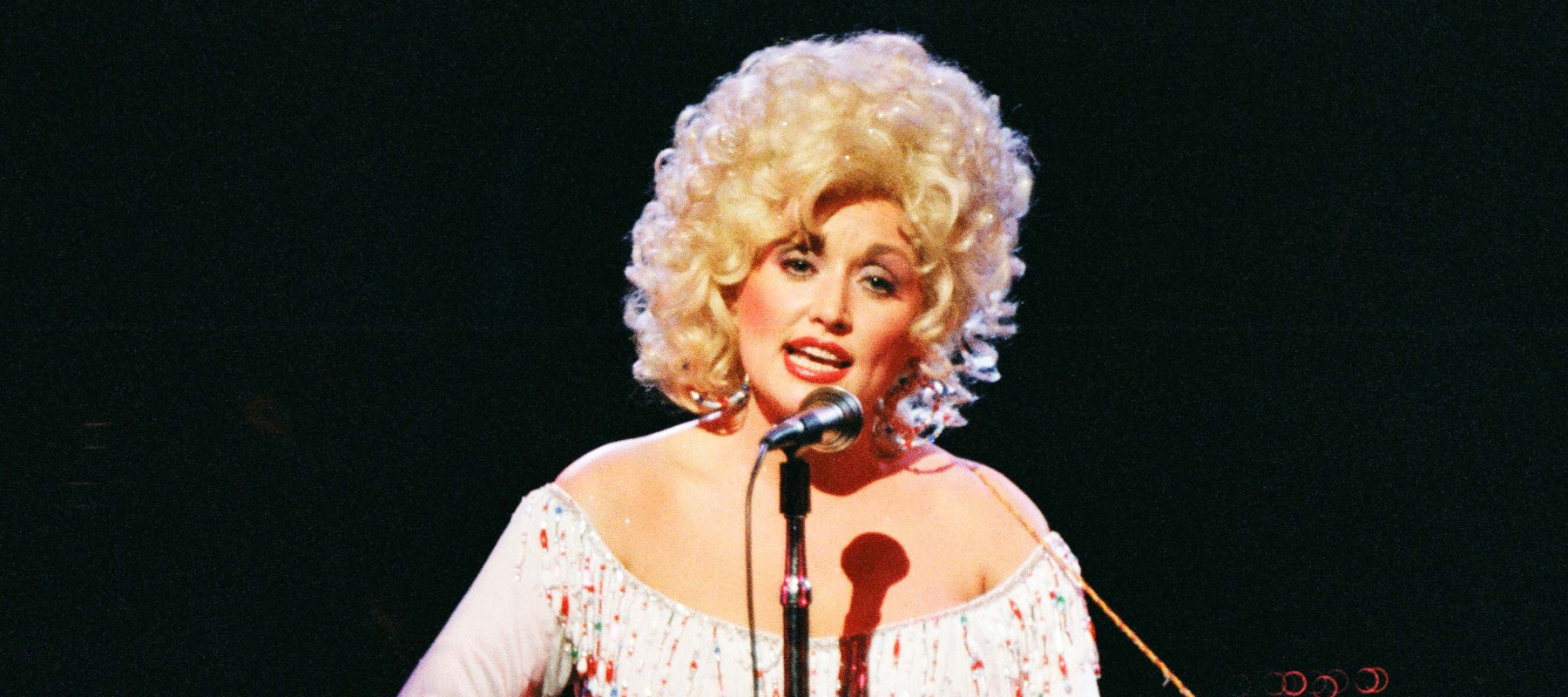 Dolly Parton performing around the time she gave the interview about her investments.