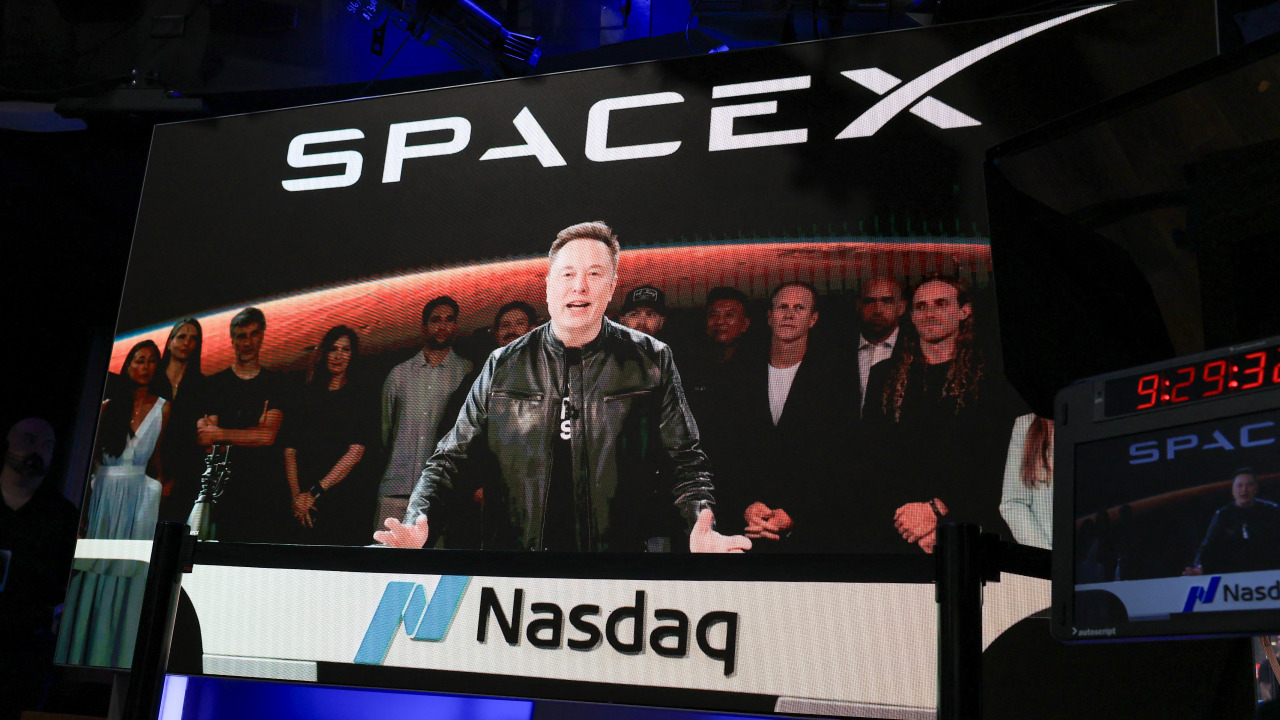 SpaceX stock sits 11% above its $135 IPO price as Wall Street shifts its bull case from rockets to AI — here's what analysts say about jumping in now