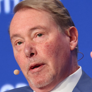 Billionaire 'Bond King' Jeffrey Gundlach speaks on stage