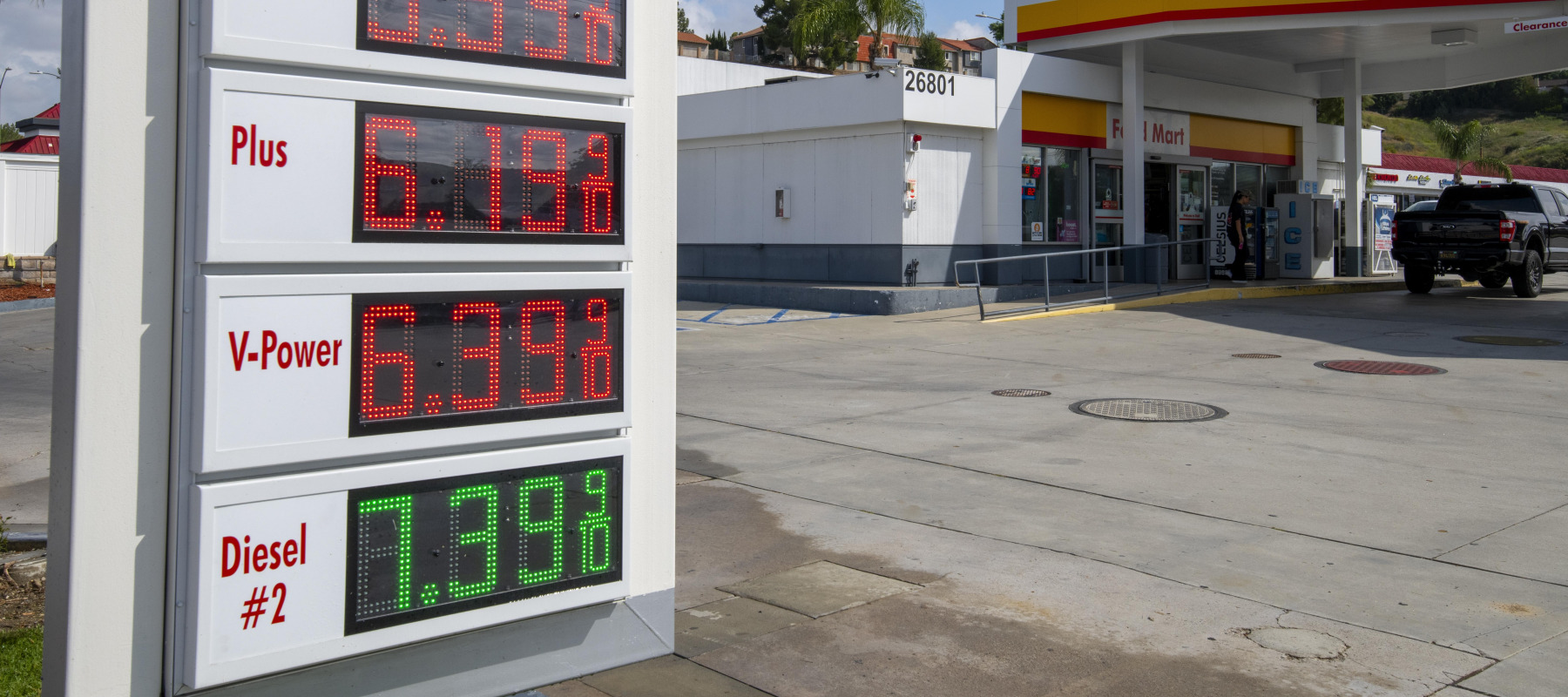 Gas prices at Shell gas station