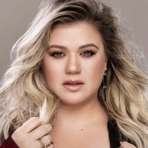 A photo of Kelly Clarkson and Art of Play, the store she's battling with