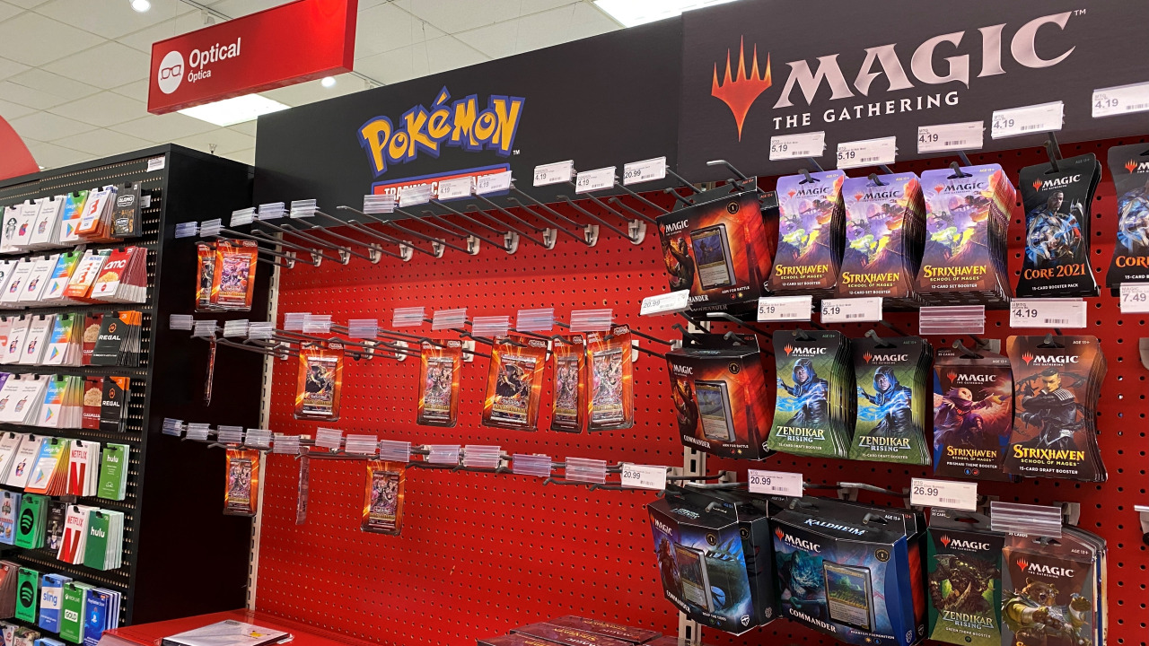 Cop charged with stealing Magic cards while in uniform