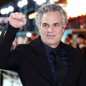 Two panel image of California governor Gavin Newsom (left) and actor Mark Ruffalo (right).