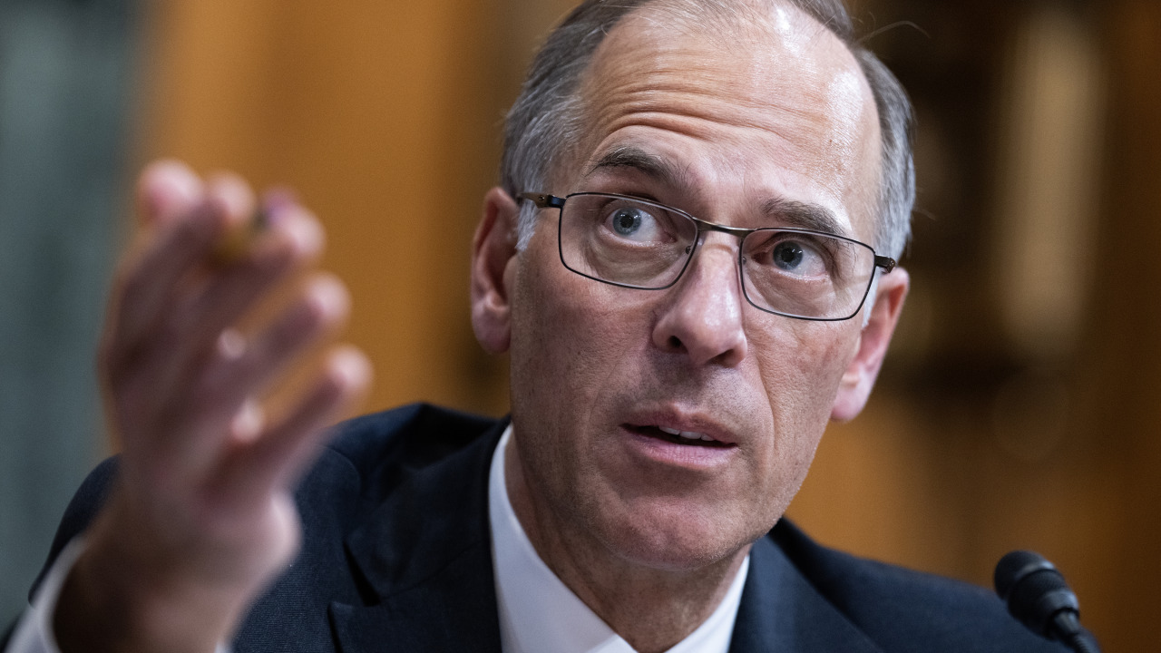 Economist Mark Zandi warns of 3 threats to the U.S. economy as inflation and oil prices rise